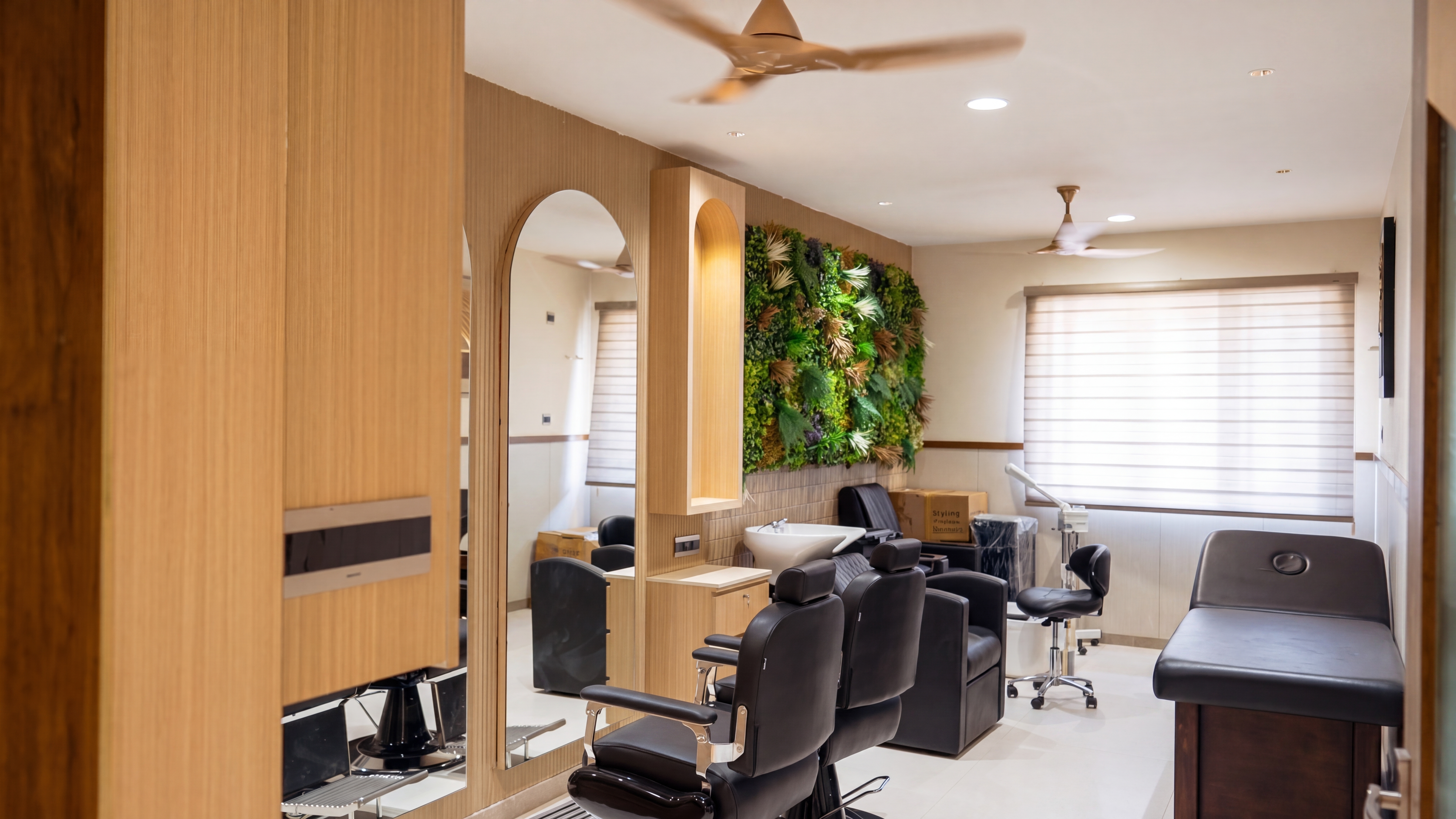 phase7 Saloon 2